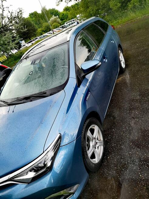 Toyota Auris hybrid 2015