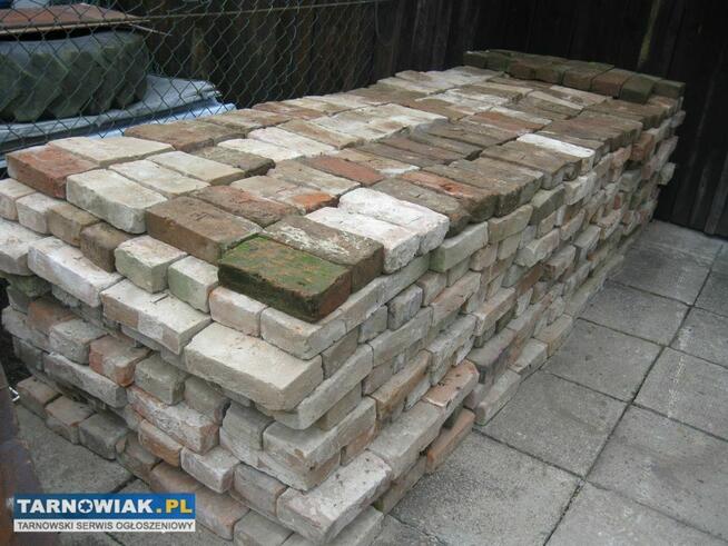 Stara cegła z rozbiurki