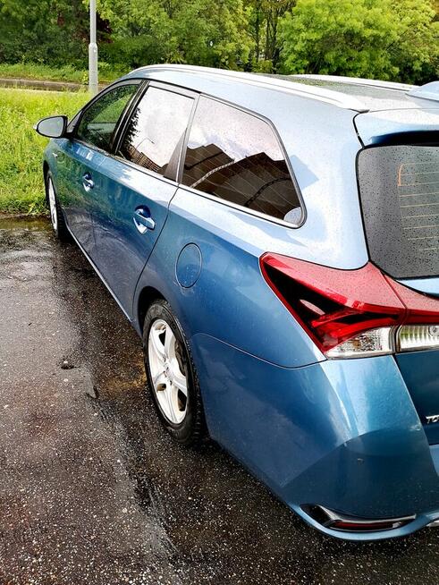 Toyota Auris hybrid 2015