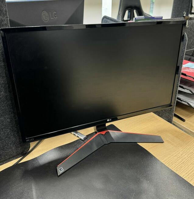 Monitor LG 24MP59G-P z 2019 roku