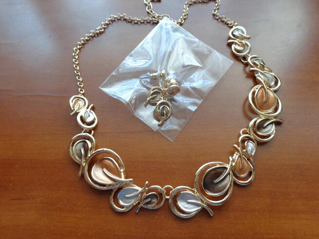 korale nowe w kolorze złota plus kolczyki