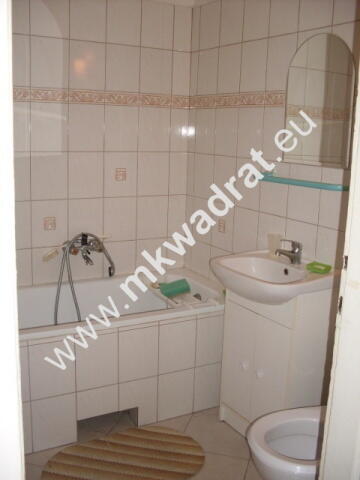 Dom z 4 mieszkaniami z ładną działką