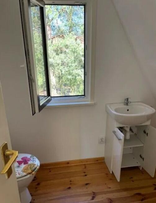 Dom z dużą działką o pow. 2012 m², blisko do wody.