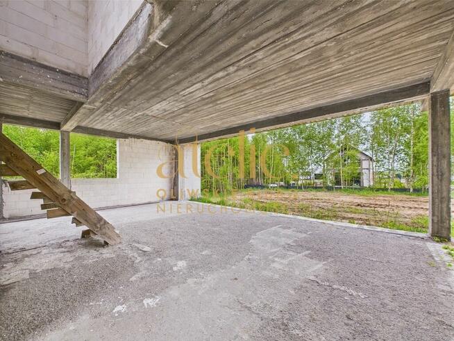 Dom w stanie surowym, czeka na Twój ruch!