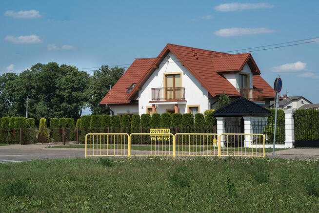 W świetnej lokalizacji, gotowy do zamieszkania