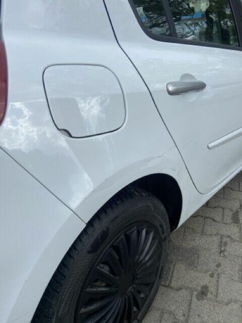 Syndyk sprzeda samochód Renault Clio