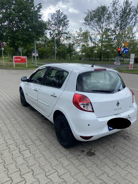 Syndyk sprzeda samochód Renault Clio