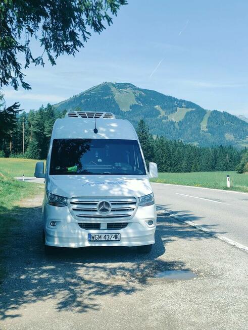 Przewóz osób wycieczki przewozy pracownicze wynajem busów