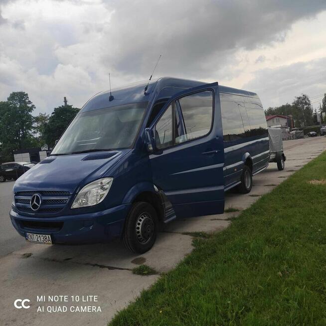 Przewóz osób wycieczki przewozy pracownicze wynajem busów