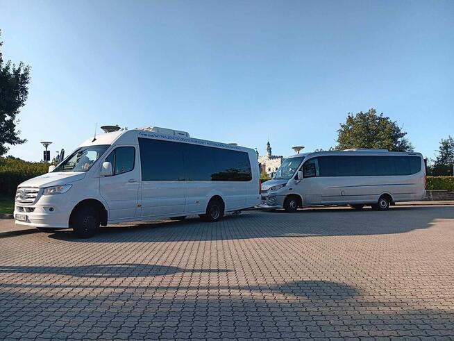 Przewóz osób wycieczki przewozy pracownicze wynajem busów