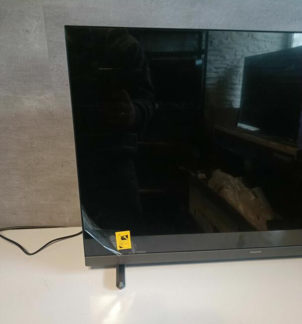32 Cali TV Philips LED HDR Android TV DVB-T2 Hevc + Upominek