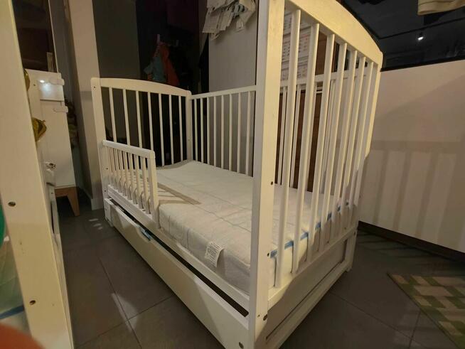 Łóżeczko dziecięce Andrzej 120x60 z akcesoriami i materacem