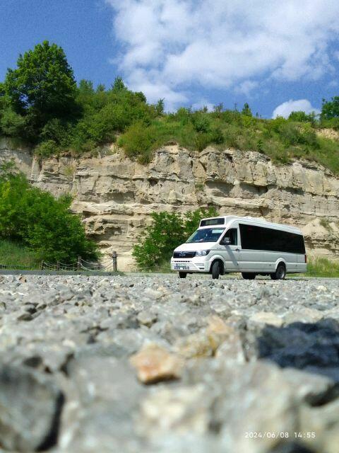 Przewóz osób wycieczki przewozy pracownicze wynajem busów