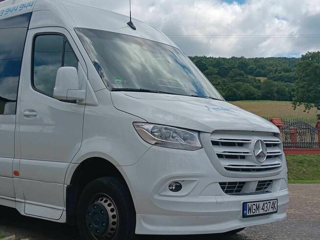 Przewóz osób wycieczki przewozy pracownicze wynajem busów