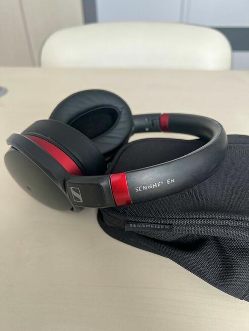 Syndyk sprzeda słuchawki nauszne SENNHEISER MD 450BT