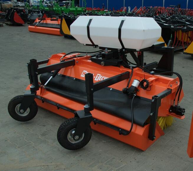 Zamiatarka drogowa uliczna chodnikowa parkingowa 1,2-2,4m