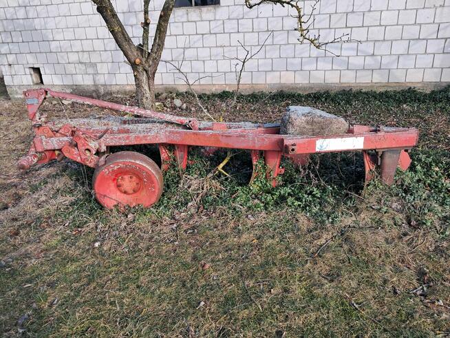 Sprzedam pług cztero skibowy w dobrym stanie