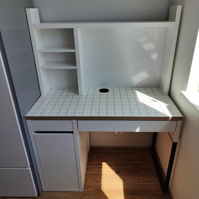 Biurko IKEA MICKE biały/antracyt, 105x50 cm z nadstawką