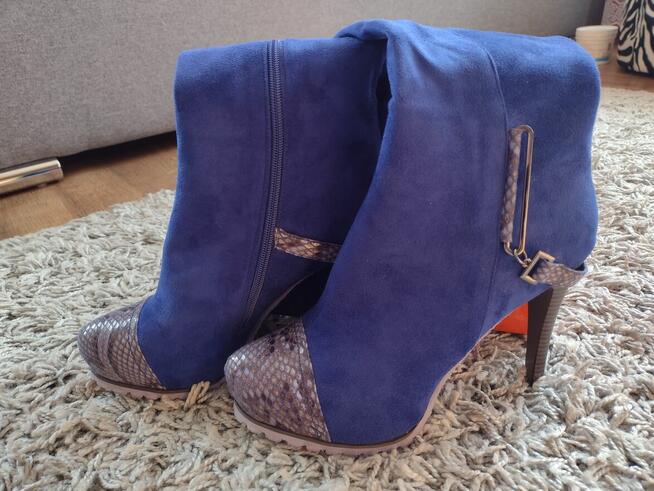 Piękne nowe kobaltowe kozaczki r.38