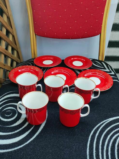 Filizanki talerzyki talerze Porcelana Włocławek czerwona