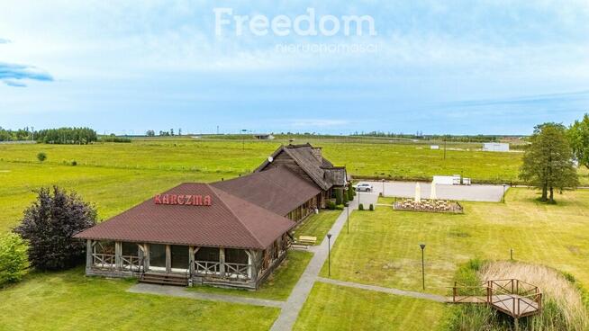 Restauracja z salą bankietową i miejscem na hotel