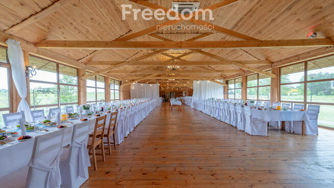 Restauracja z salą bankietową i miejscem na hotel