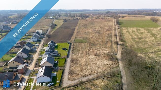 Ogrodzona działka w centrum Skolwina z mediami.