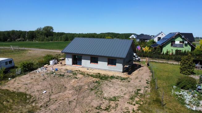 Działka z domem na płycie fundamentowej do wykończenia