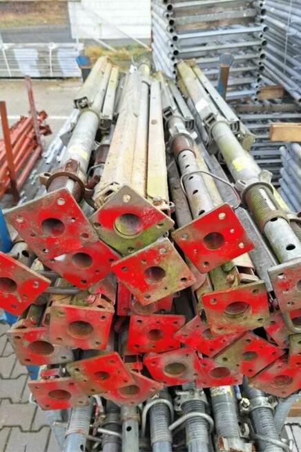 Podpora stropowa Doka w komplecie z wbudowaną trójnogą