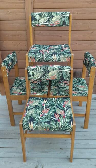 Świeżo odnowione krzesła PRL komplet 4 szt