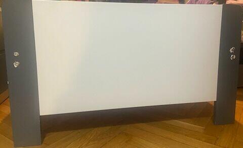 Łóżko młodzieżowe pojedyncze, drewniane z materacem.