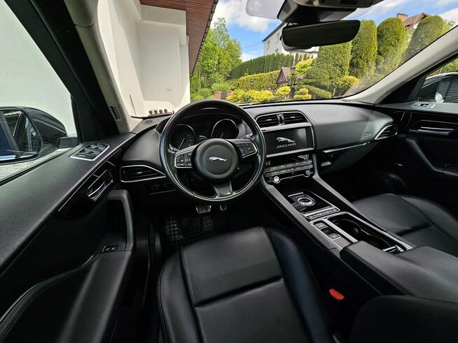 Jaguar F-Pace Jaguar IN CONTROL | Panorama | ASO | Meridian
