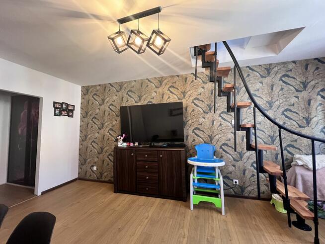 Dwupoziomowe 6 pokoi+2 balkony