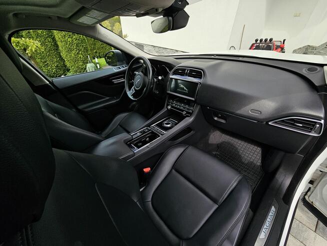 Jaguar F-Pace Jaguar IN CONTROL | Panorama | ASO | Meridian