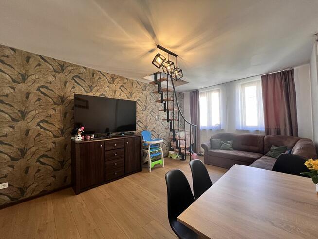 Dwupoziomowe 6 pokoi+2 balkony