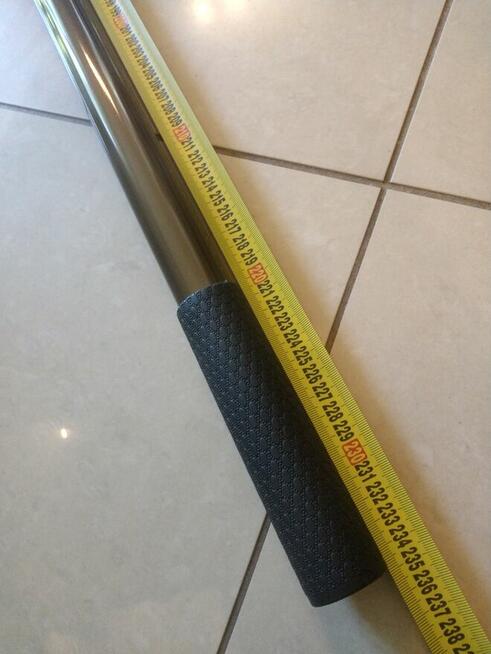 Duży metalowy podbierak z siatką z kevlonu