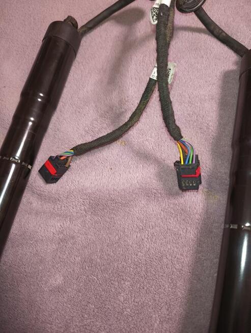 Siłownik klapy elektryczny FORD C-MAX komplet