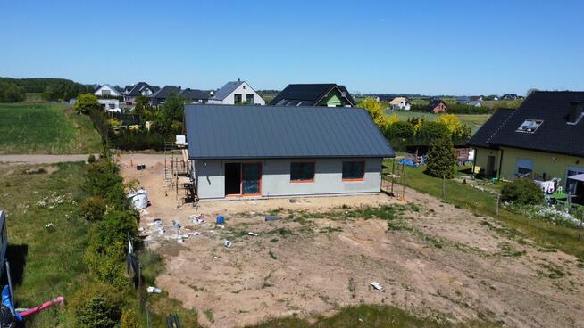 Działka z domem na płycie fundamentowej do wykończenia