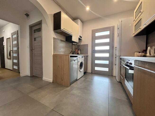 Dwupoziomowe 6 pokoi+2 balkony