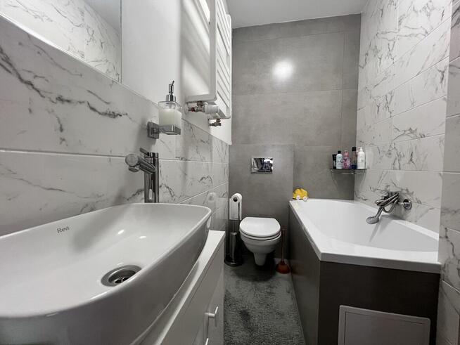 Dwupoziomowe 6 pokoi+2 balkony