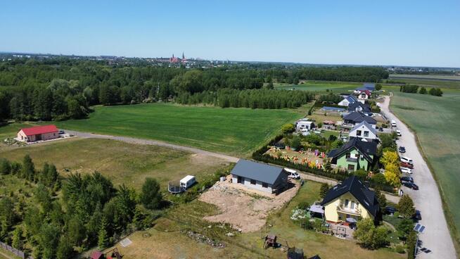 Działka z domem na płycie fundamentowej do wykończenia