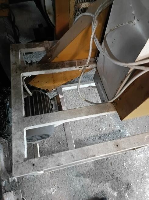 Śrutownik do ziarna , orzechów suchych warzyw