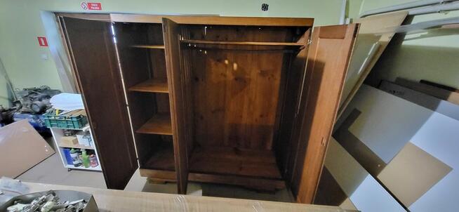 mam do sprzedania stół i szafę