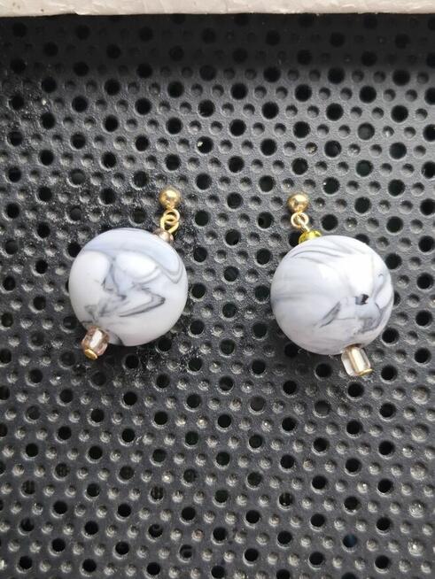 Piękne kolczyki z perełek, ze szkła i akrylu.