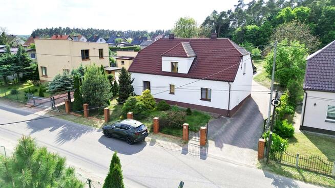 Dom po generalnym remoncie, graniczący z lasem