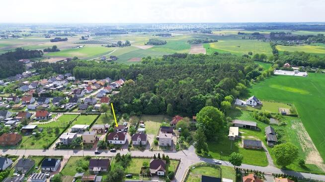 Dom po generalnym remoncie, graniczący z lasem