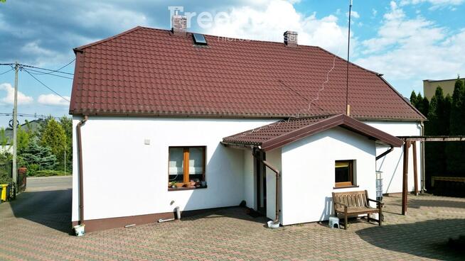 Dom po generalnym remoncie, graniczący z lasem