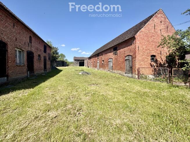 Dom w Krępsku z zabudowaniami gospodarczymi
