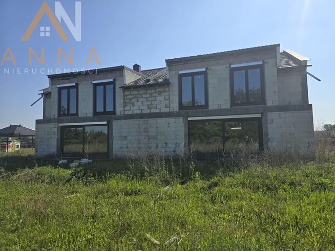 Nowoczesny dom bliźniak z garażem w Inowrocławiu