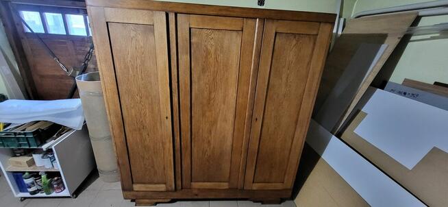 mam do sprzedania stół i szafę